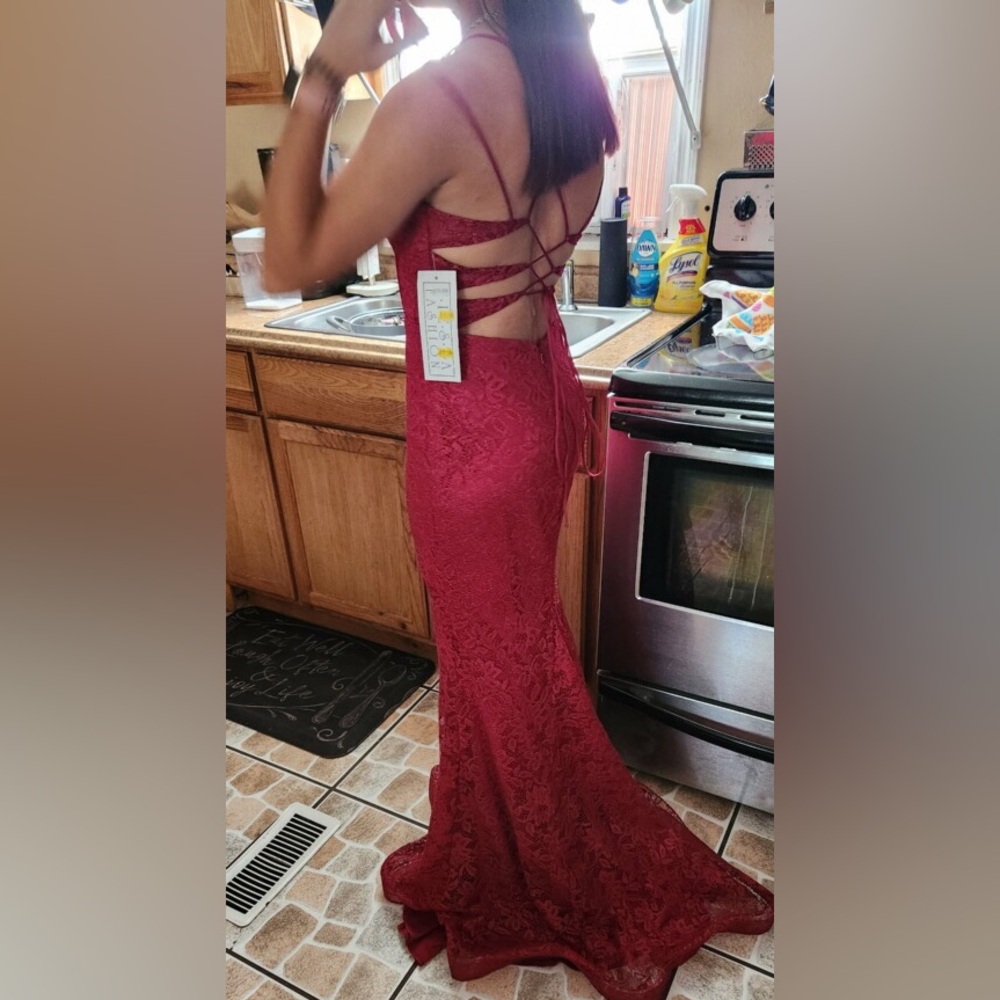My junior prom dress. Perfect condition worn once comes with a shawl - Picture 3 of 4